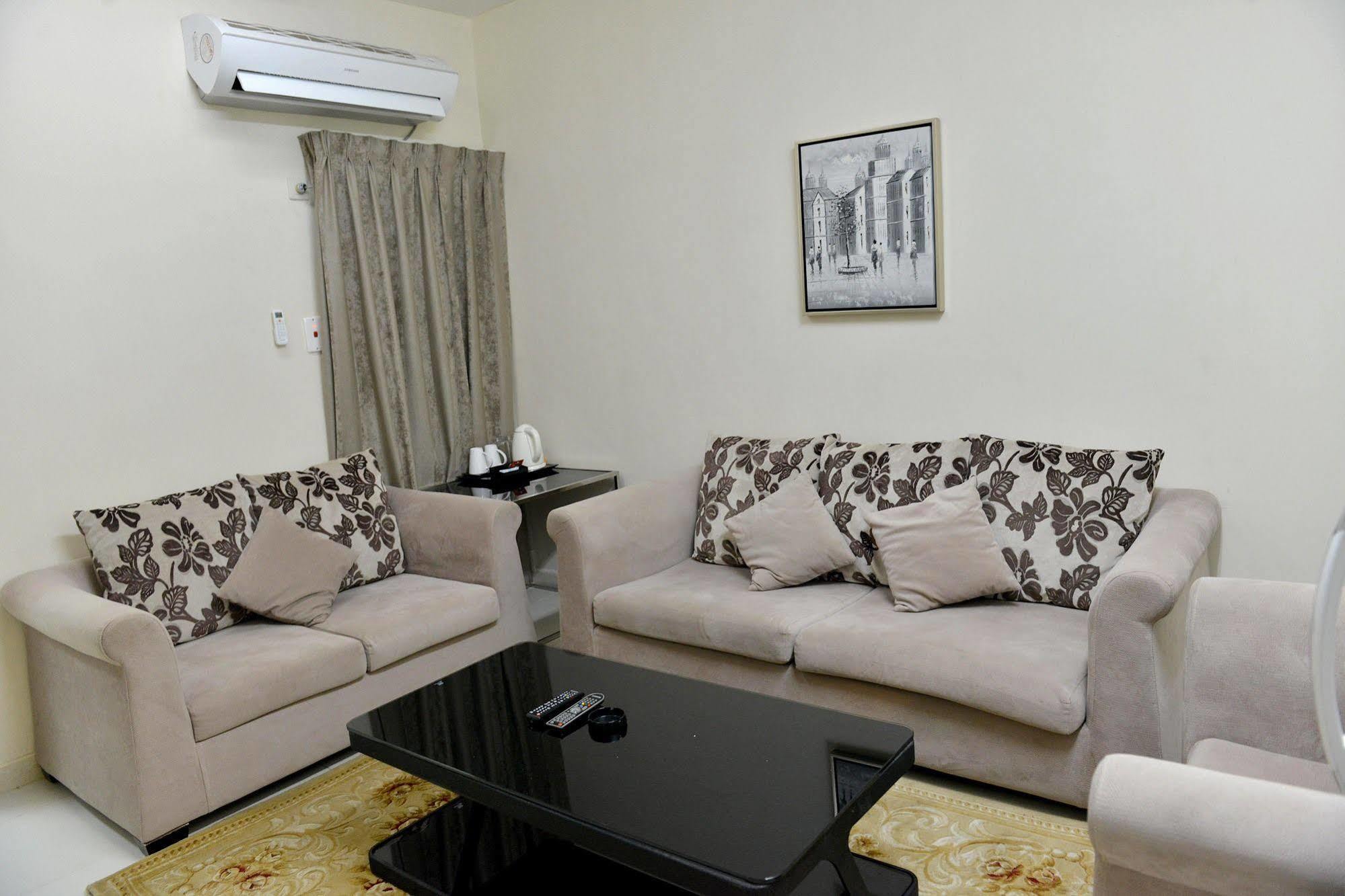 Al Mawasem Al Arbaa Aparthotel Al Al Jubail Exteriör bild